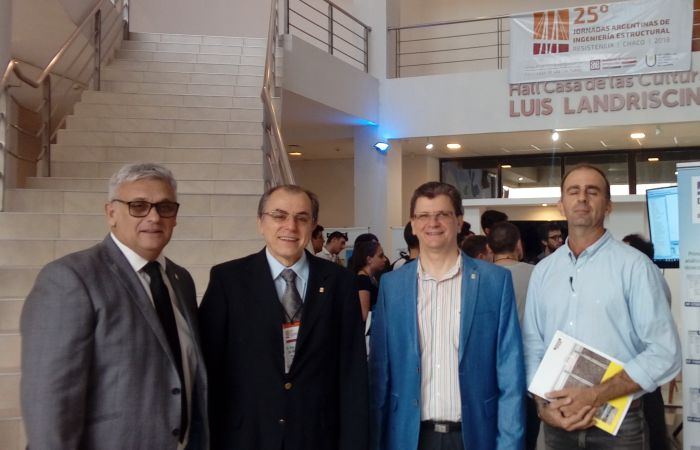 Autroridades de la Facultad de Ingeniería en la Inauguración del 25 Jornadas Argentinas de Ingeniería Estructural