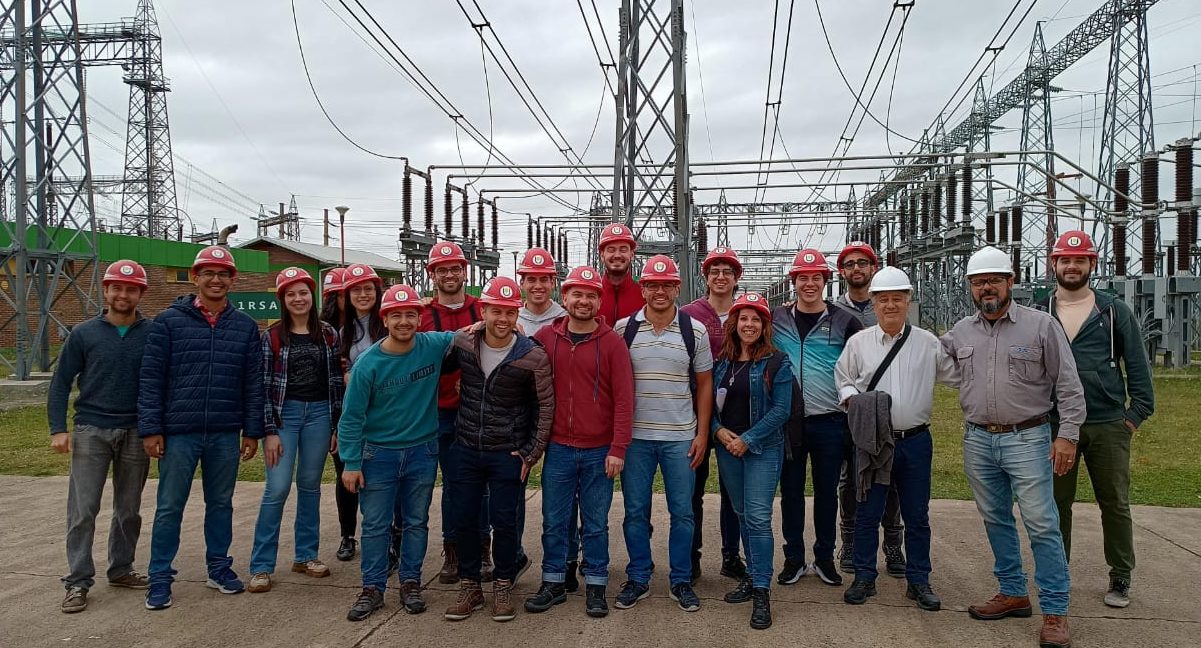 Visita de alumnos de Electromecánica