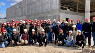 Alumnos de Ingeniería visita de obra