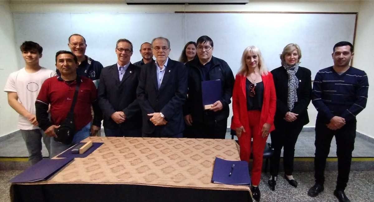 Firma de acuerdo de cooperación para vincular estudiantes secundarios de Chaco y Corriente_06_2024 Firma de acuerdo