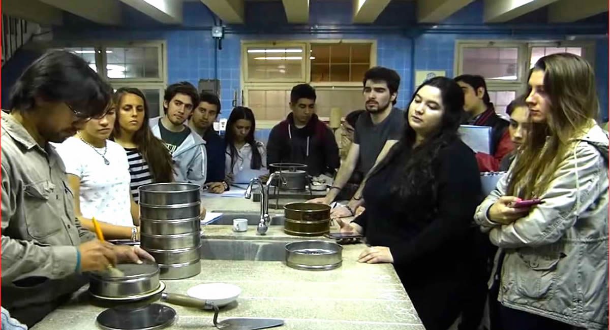 Muejeres_ingeniería_2 Personas trabajando en laboratorio