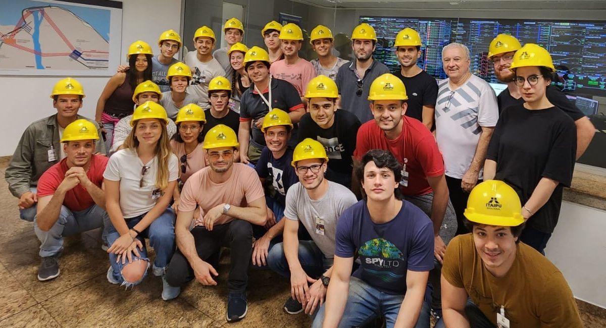 aprovechamiento visita itaipú 2023 3 alumnos visitan Itaipú